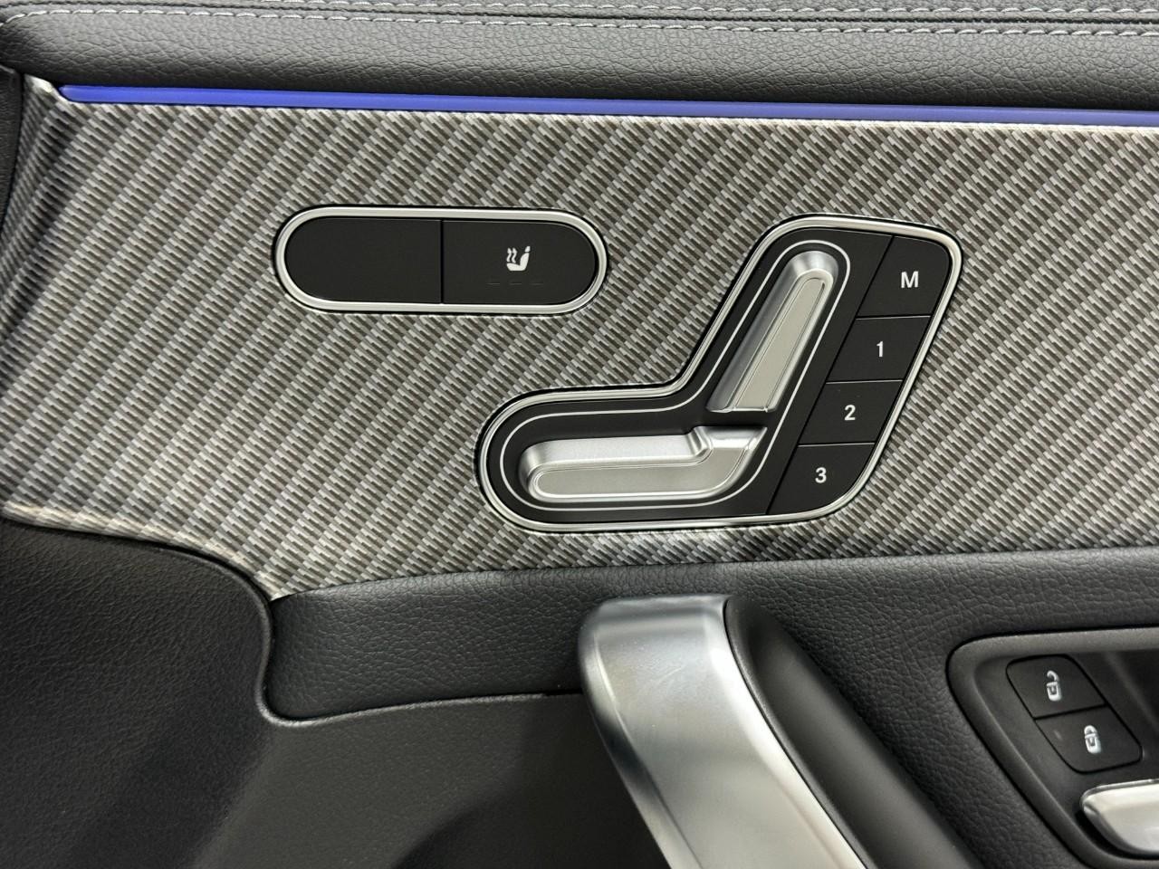 Mercedes-Benz CLA Vehicle Full-screen Gallery Image 21