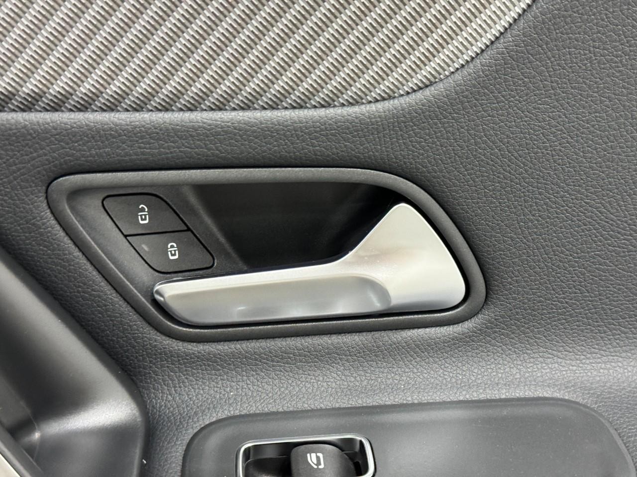 Mercedes-Benz CLA Vehicle Full-screen Gallery Image 22