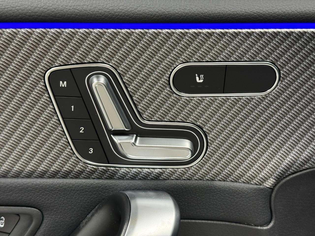 Mercedes-Benz CLA Vehicle Full-screen Gallery Image 24