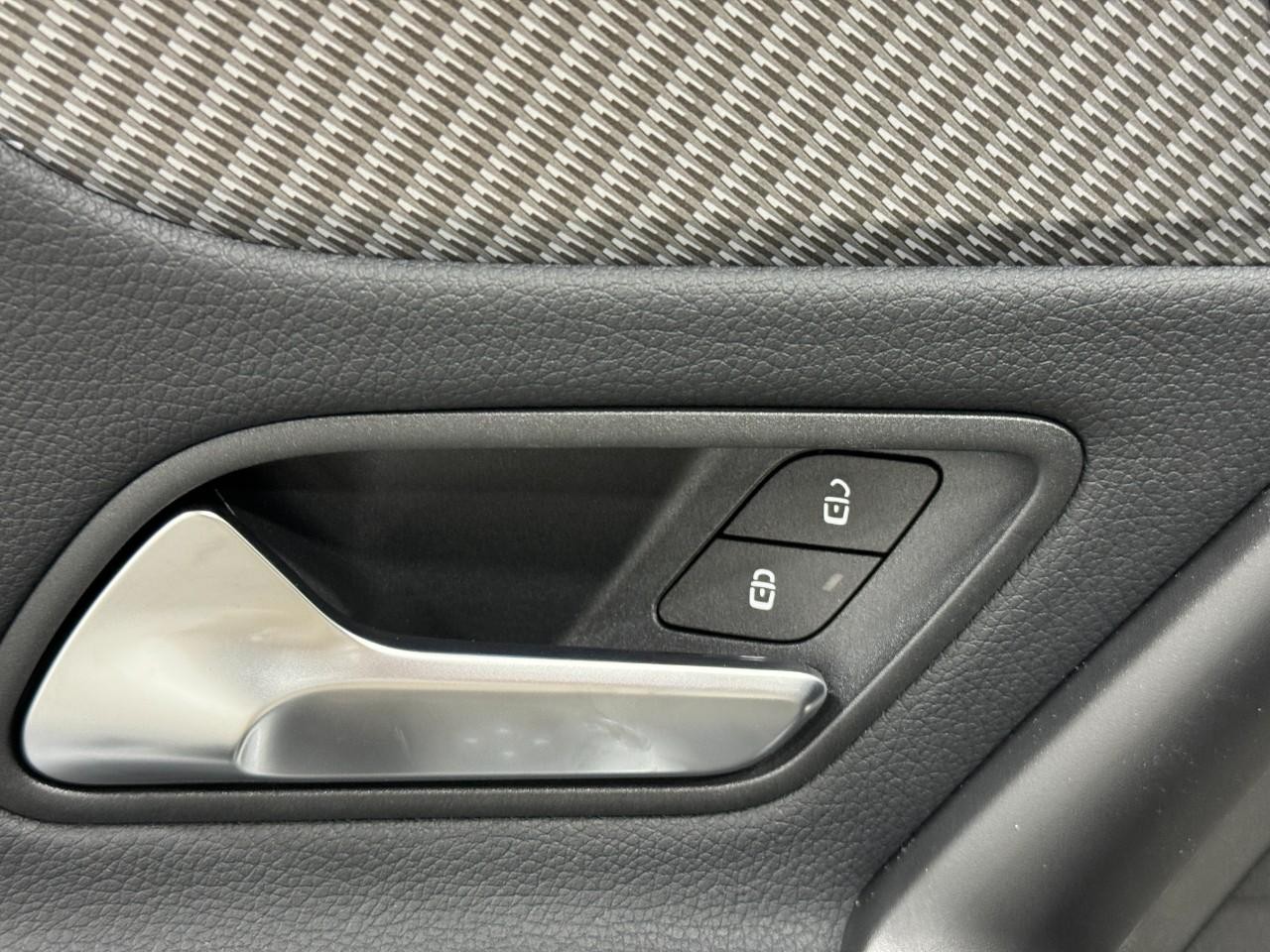 Mercedes-Benz CLA Vehicle Full-screen Gallery Image 25