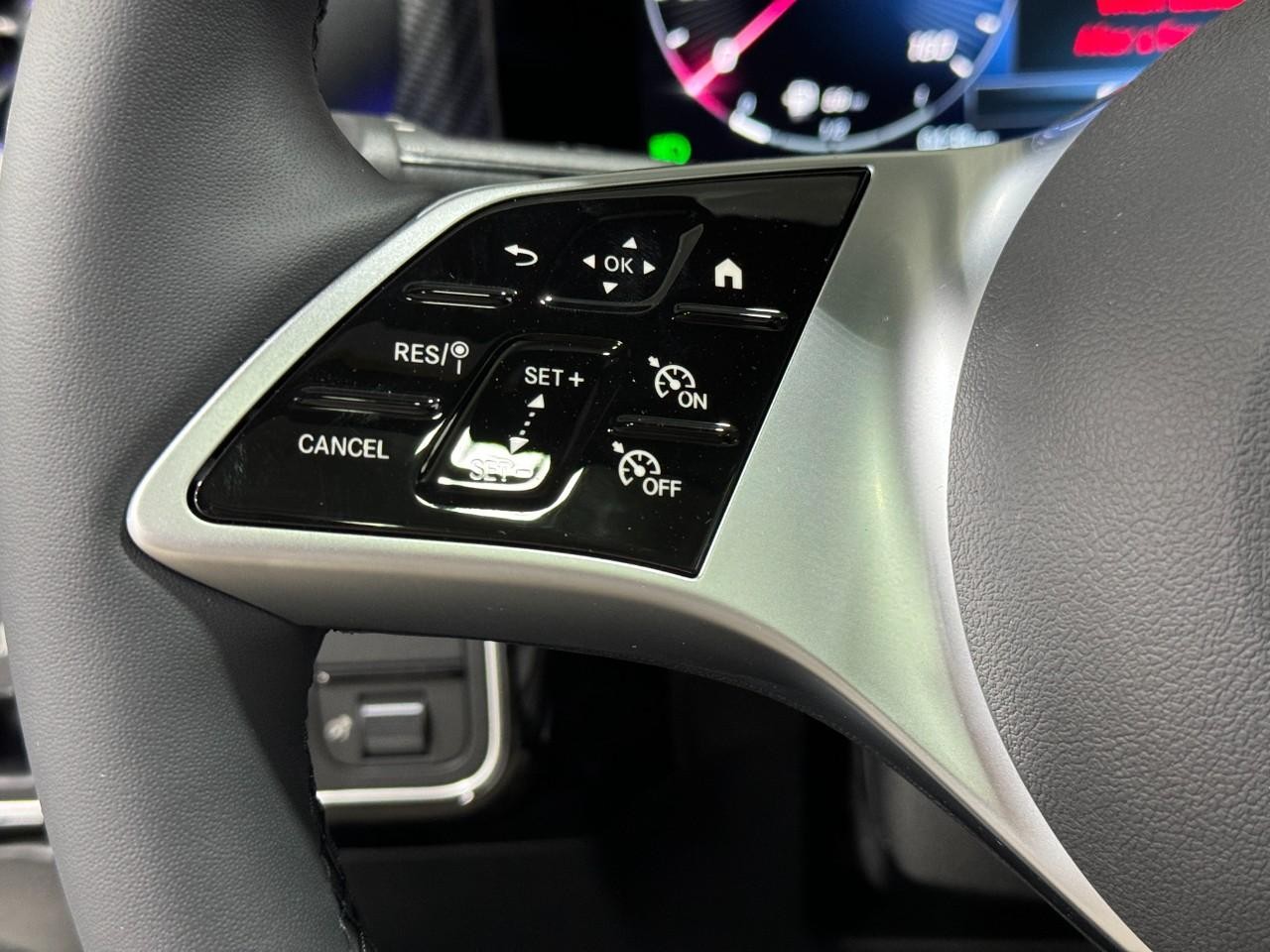 Mercedes-Benz CLA Vehicle Full-screen Gallery Image 32