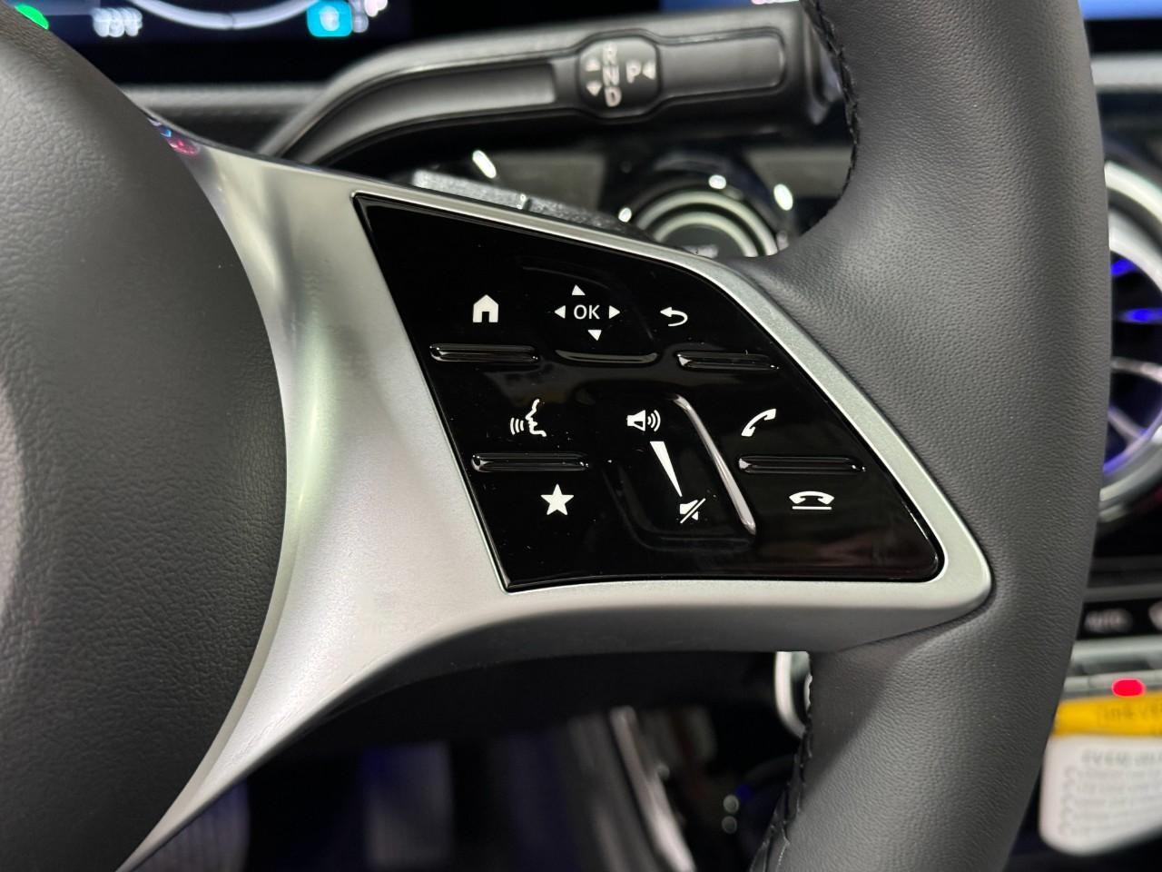 Mercedes-Benz CLA Vehicle Full-screen Gallery Image 33