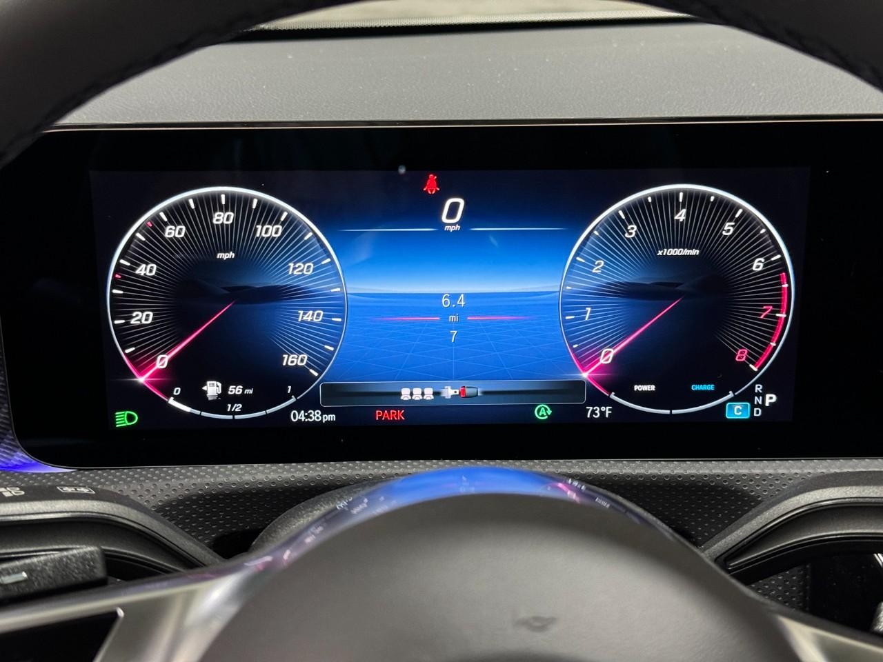 Mercedes-Benz CLA Vehicle Full-screen Gallery Image 34