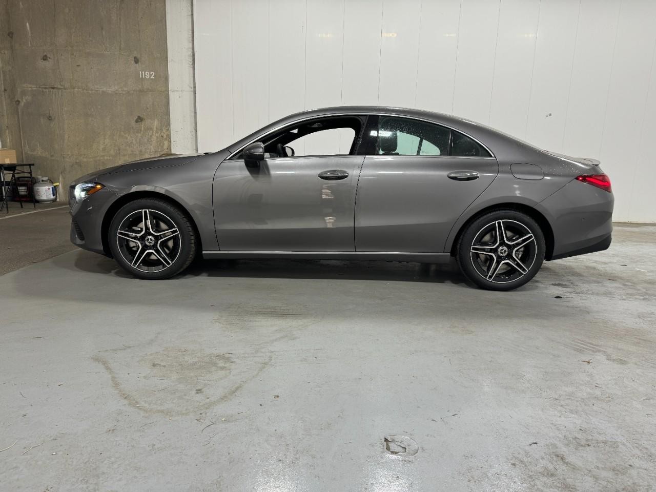 Mercedes-Benz CLA Vehicle Full-screen Gallery Image 2