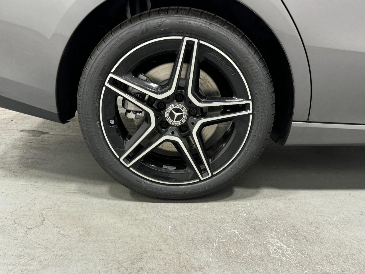 Mercedes-Benz CLA Vehicle Full-screen Gallery Image 5