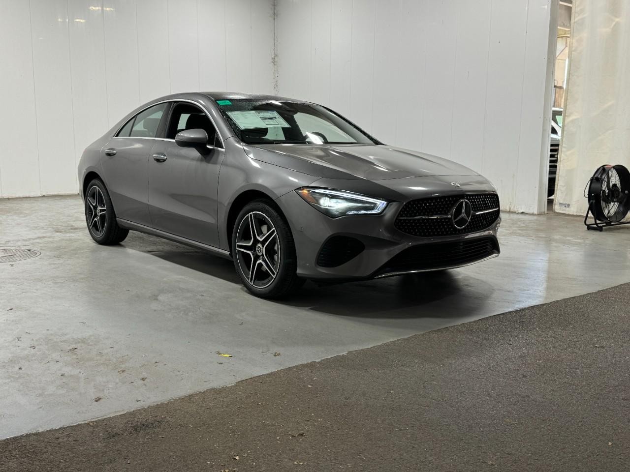 Mercedes-Benz CLA Vehicle Full-screen Gallery Image 6