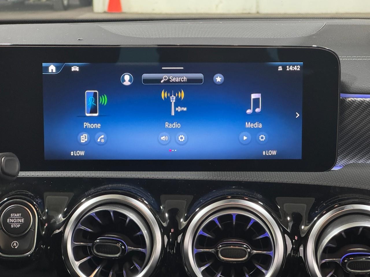 Mercedes-Benz CLA Vehicle Full-screen Gallery Image 14