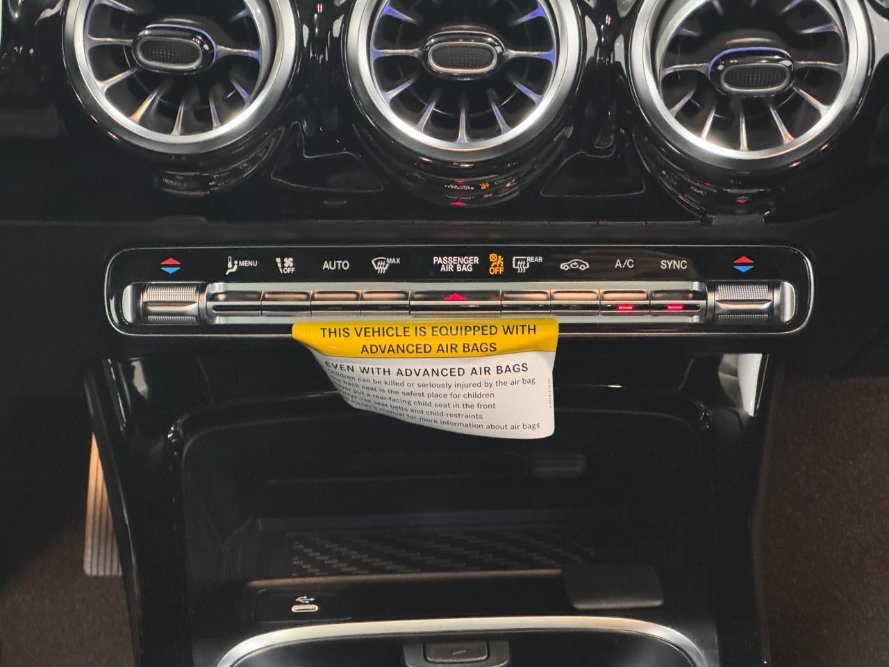 Mercedes-Benz CLA Vehicle Full-screen Gallery Image 15