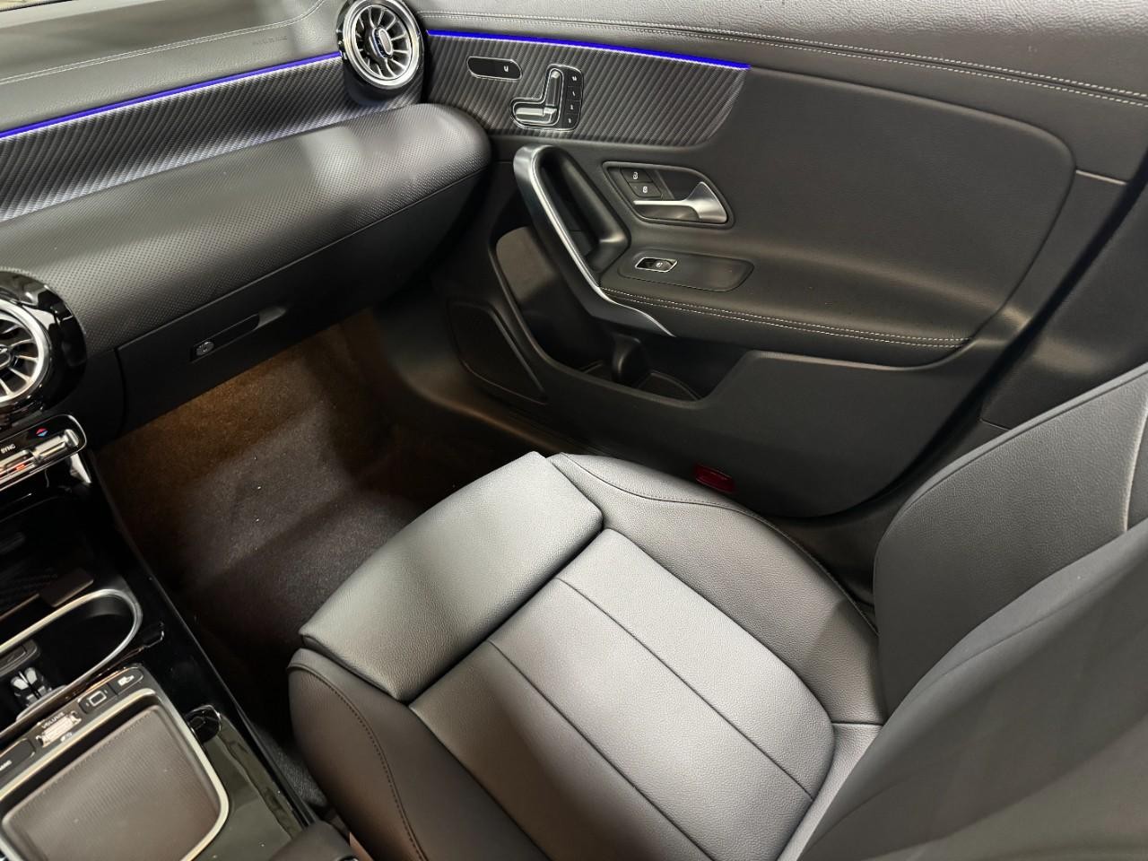 Mercedes-Benz CLA Vehicle Full-screen Gallery Image 16