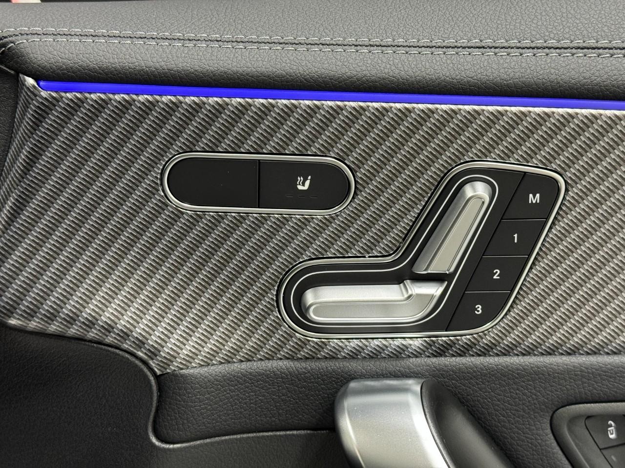 Mercedes-Benz CLA Vehicle Full-screen Gallery Image 20