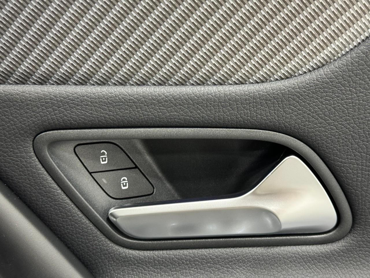 Mercedes-Benz CLA Vehicle Full-screen Gallery Image 21