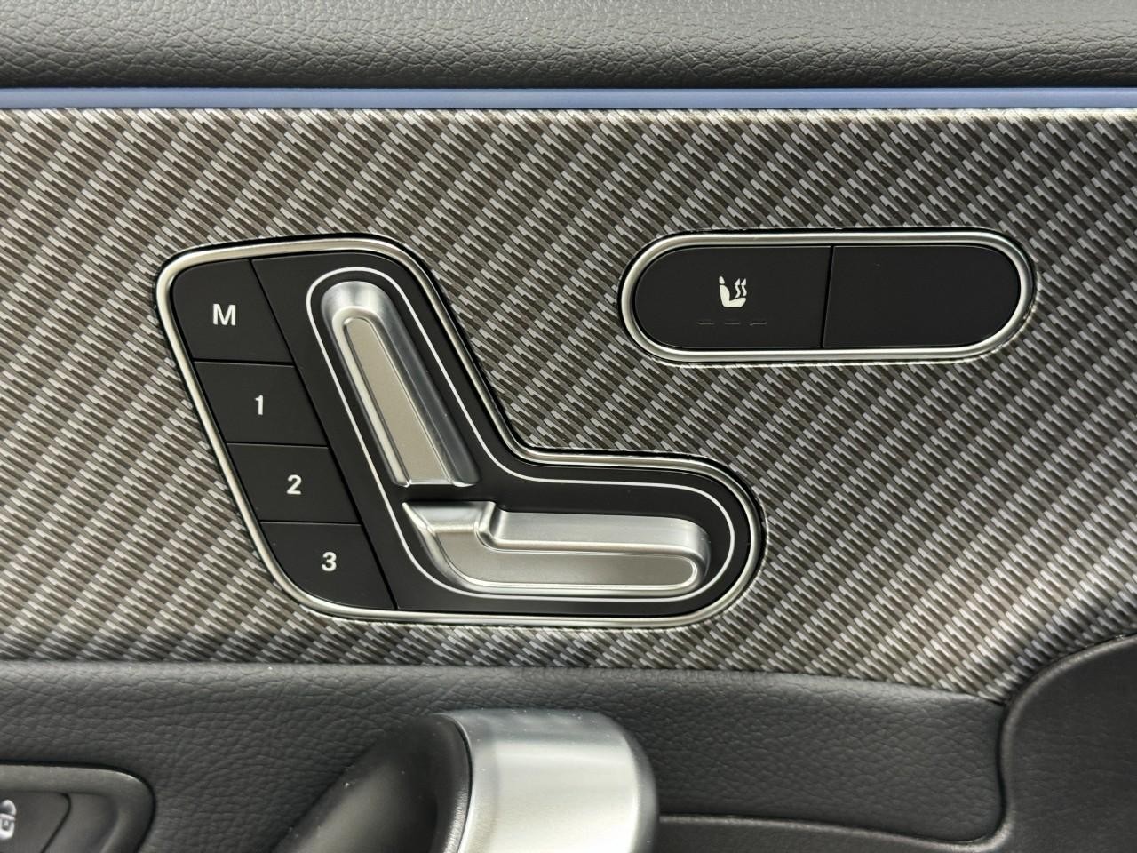 Mercedes-Benz CLA Vehicle Full-screen Gallery Image 23