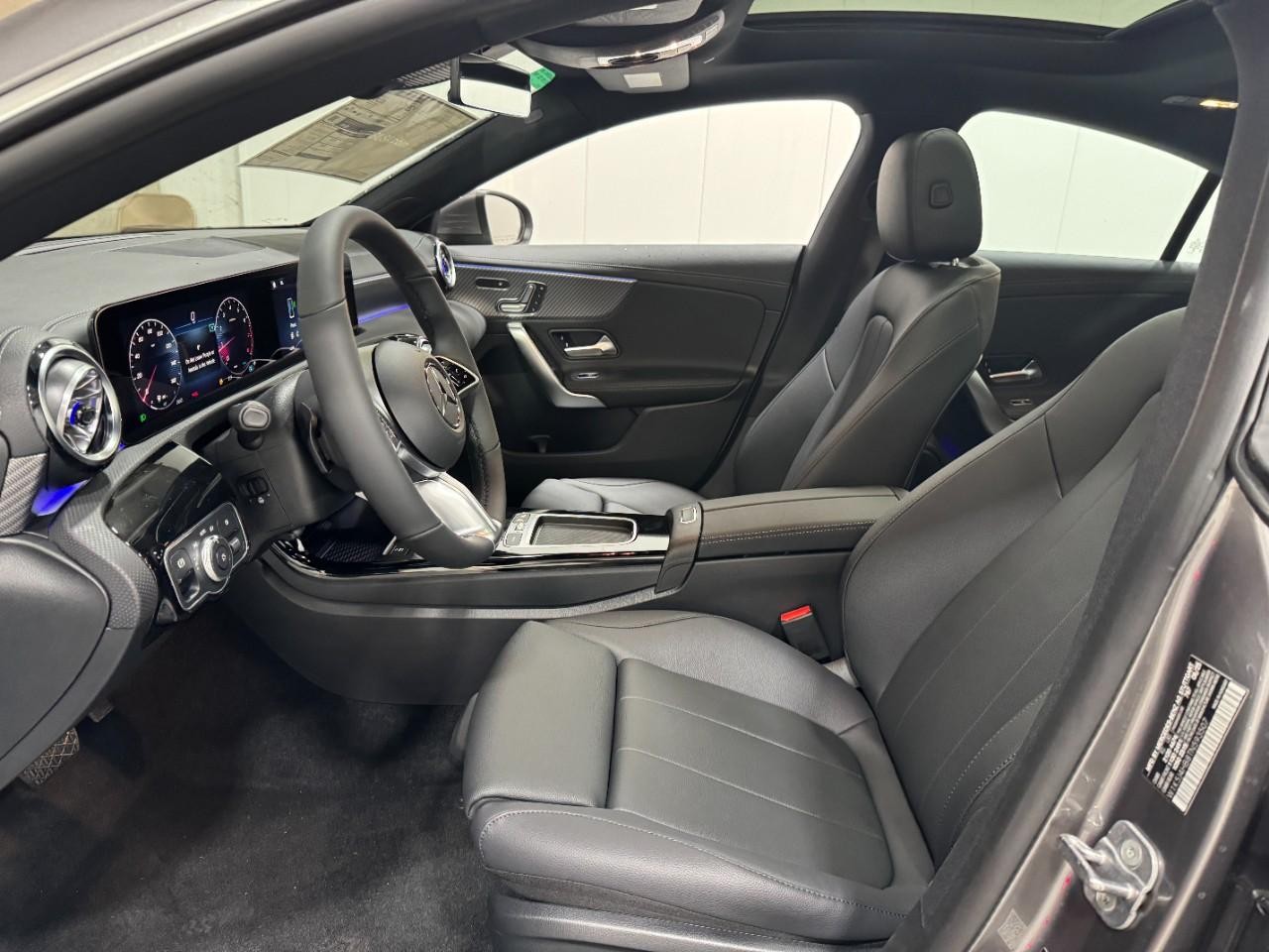 Mercedes-Benz CLA Vehicle Full-screen Gallery Image 27