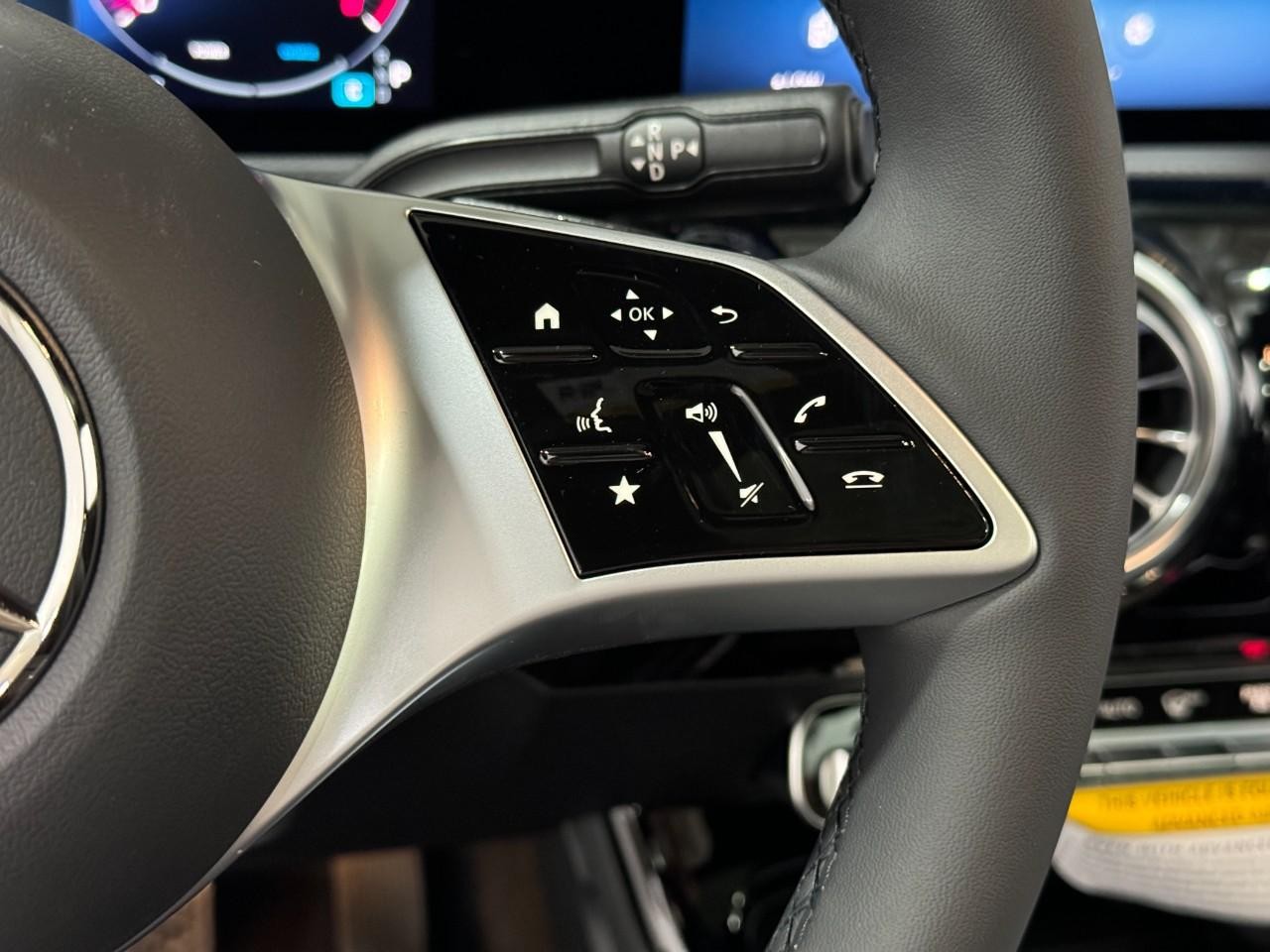 Mercedes-Benz CLA Vehicle Full-screen Gallery Image 32