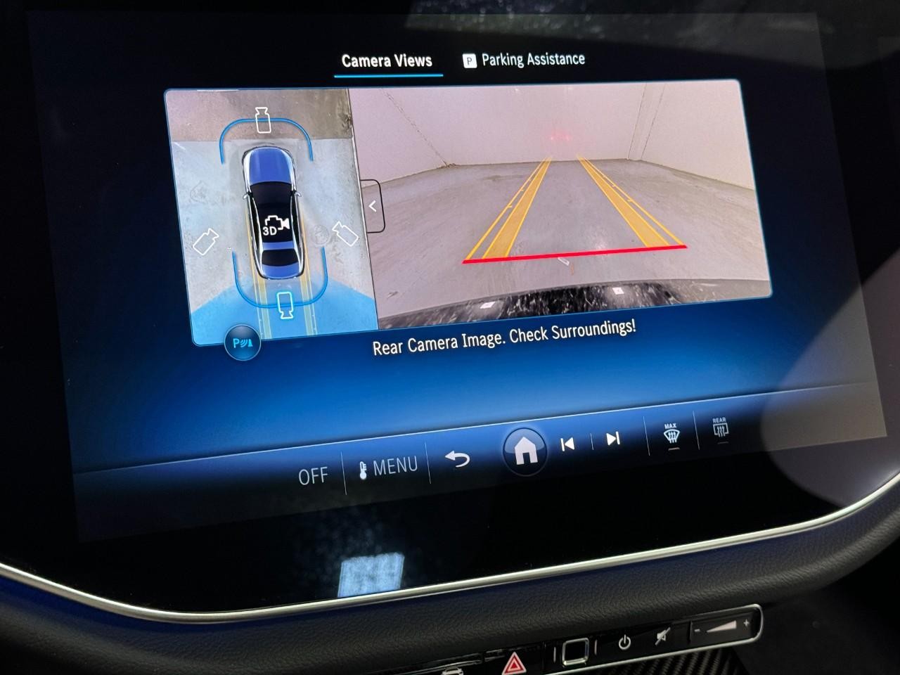 Mercedes-Benz E-Class Vehicle Full-screen Gallery Image 35