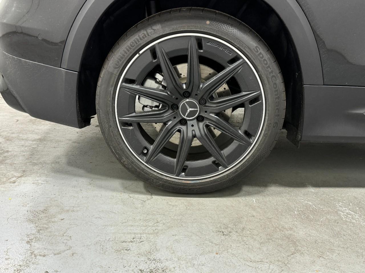 Mercedes-Benz GLB Vehicle Full-screen Gallery Image 5