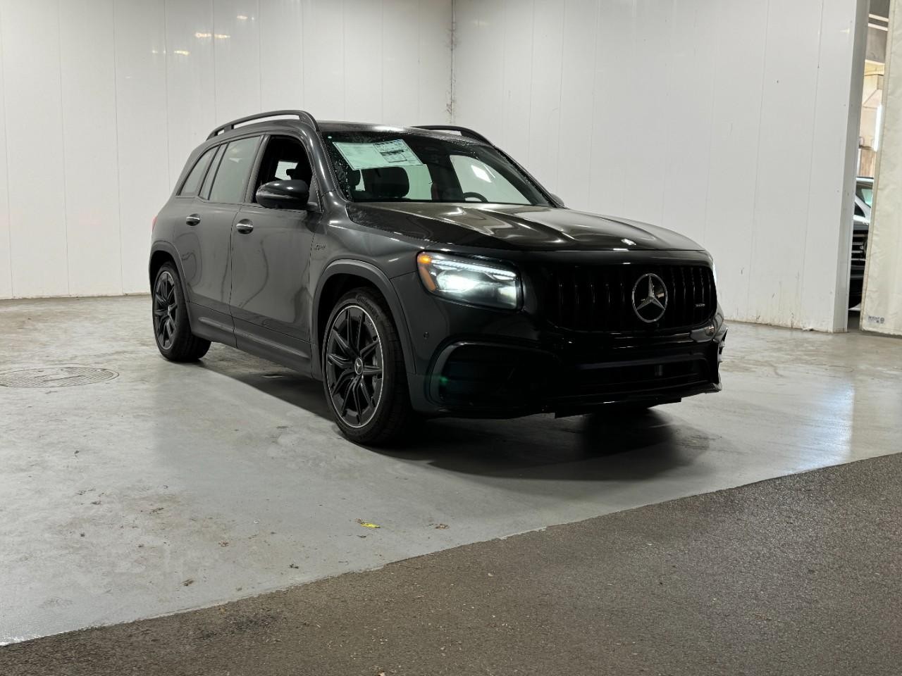 Mercedes-Benz GLB Vehicle Full-screen Gallery Image 6