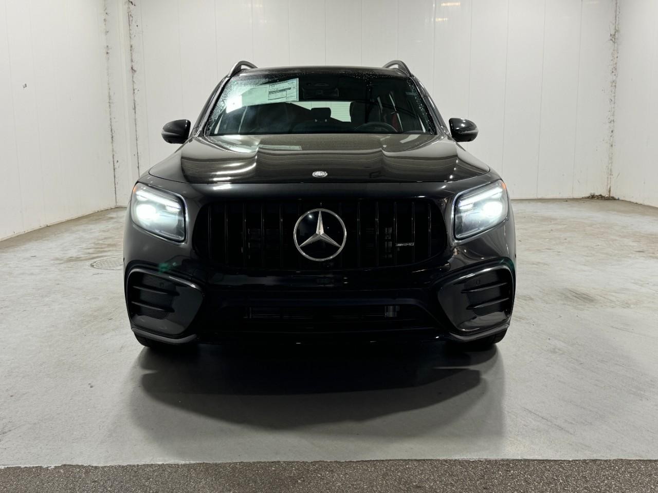 Mercedes-Benz GLB Vehicle Full-screen Gallery Image 7