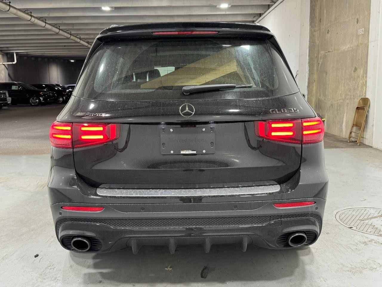 Mercedes-Benz GLB Vehicle Full-screen Gallery Image 9