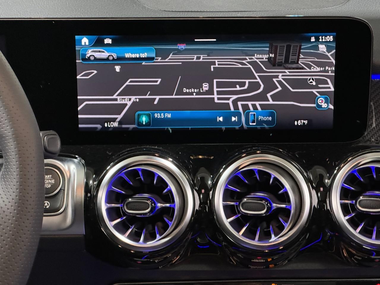 Mercedes-Benz GLB Vehicle Full-screen Gallery Image 14