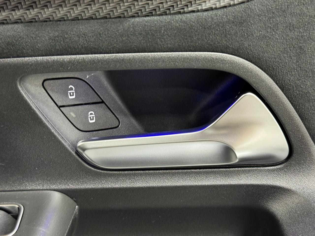 Mercedes-Benz GLB Vehicle Full-screen Gallery Image 22