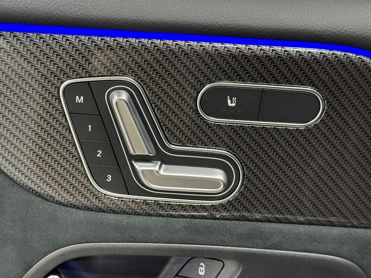 Mercedes-Benz GLB Vehicle Full-screen Gallery Image 24