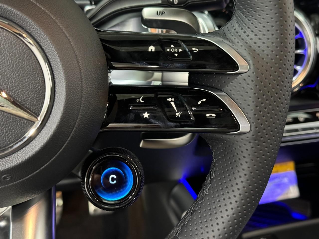 Mercedes-Benz GLB Vehicle Full-screen Gallery Image 33