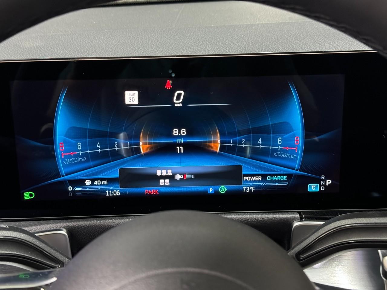 Mercedes-Benz GLB Vehicle Full-screen Gallery Image 34