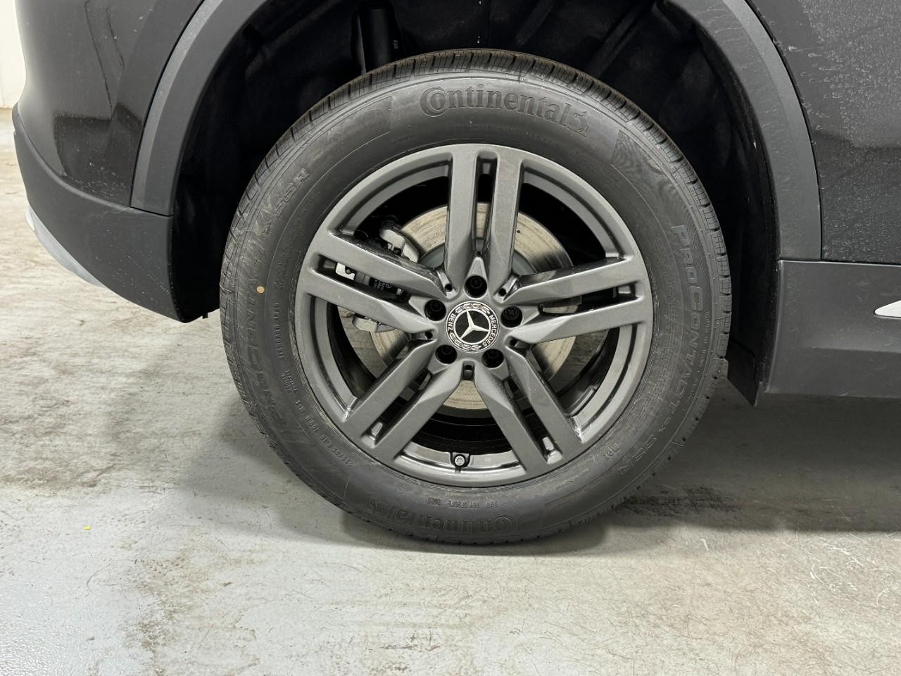 Mercedes-Benz GLA Vehicle Full-screen Gallery Image 5