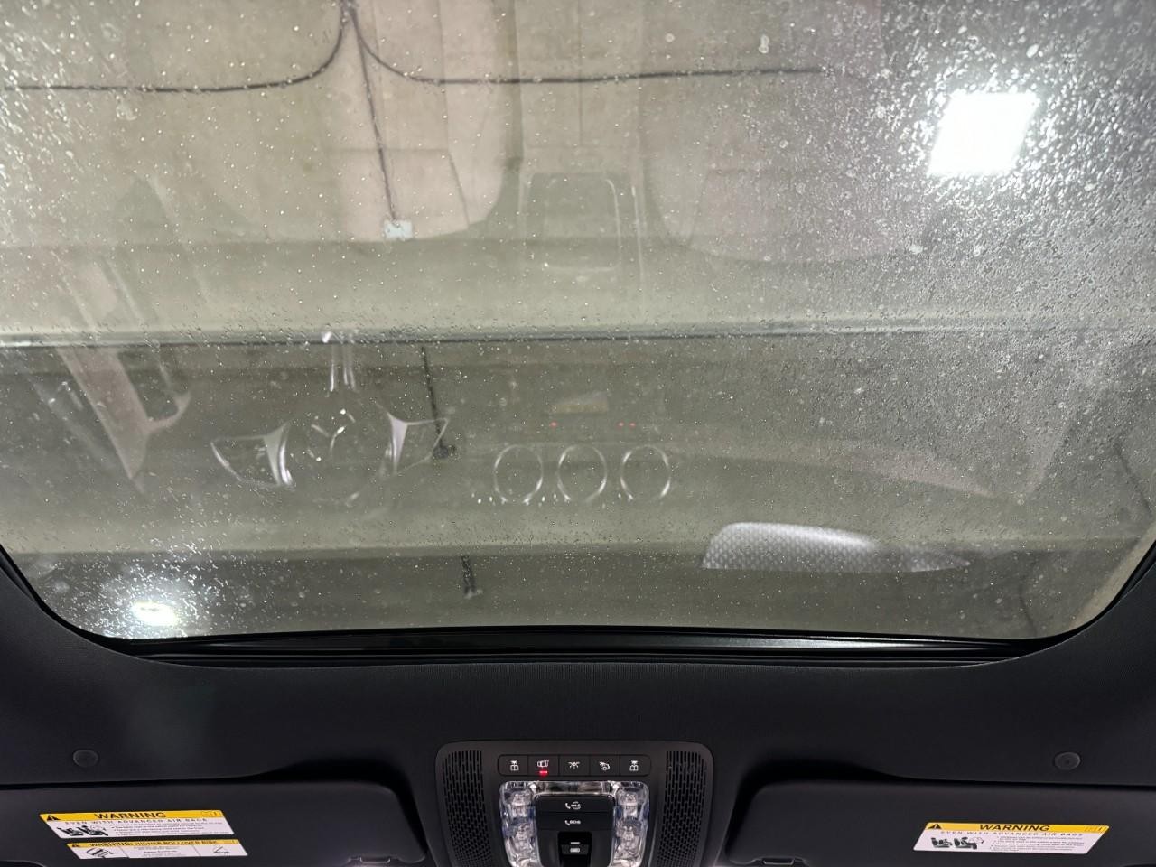 Mercedes-Benz GLA Vehicle Full-screen Gallery Image 11