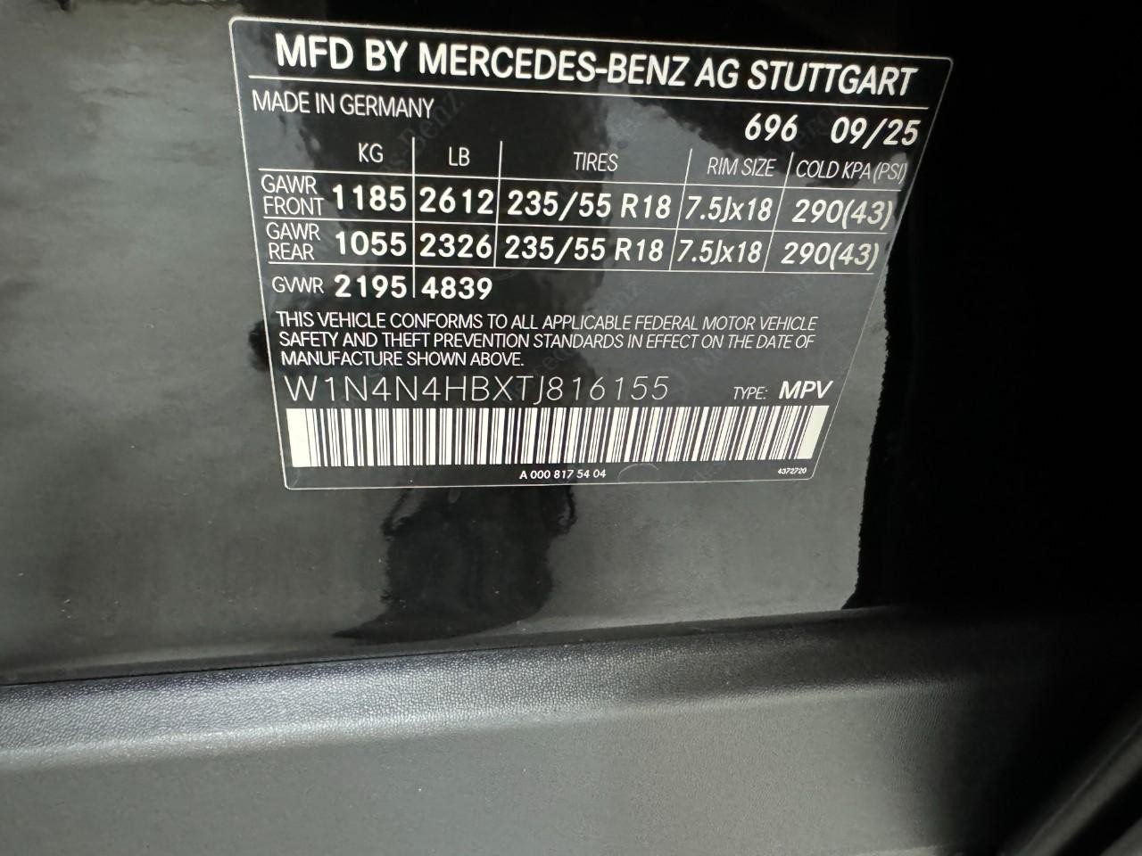 Mercedes-Benz GLA Vehicle Full-screen Gallery Image 37