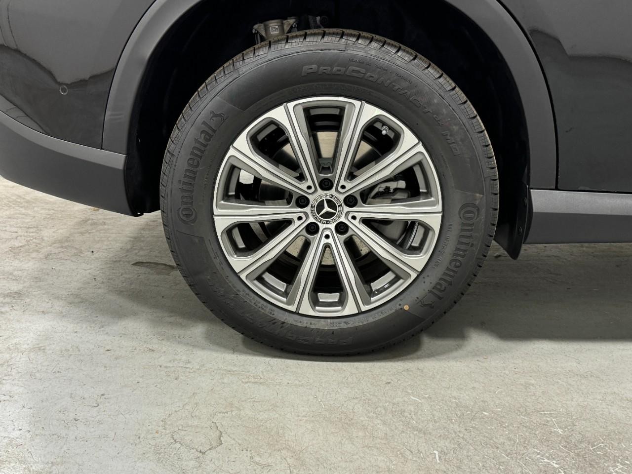 Mercedes-Benz GLC Vehicle Full-screen Gallery Image 5