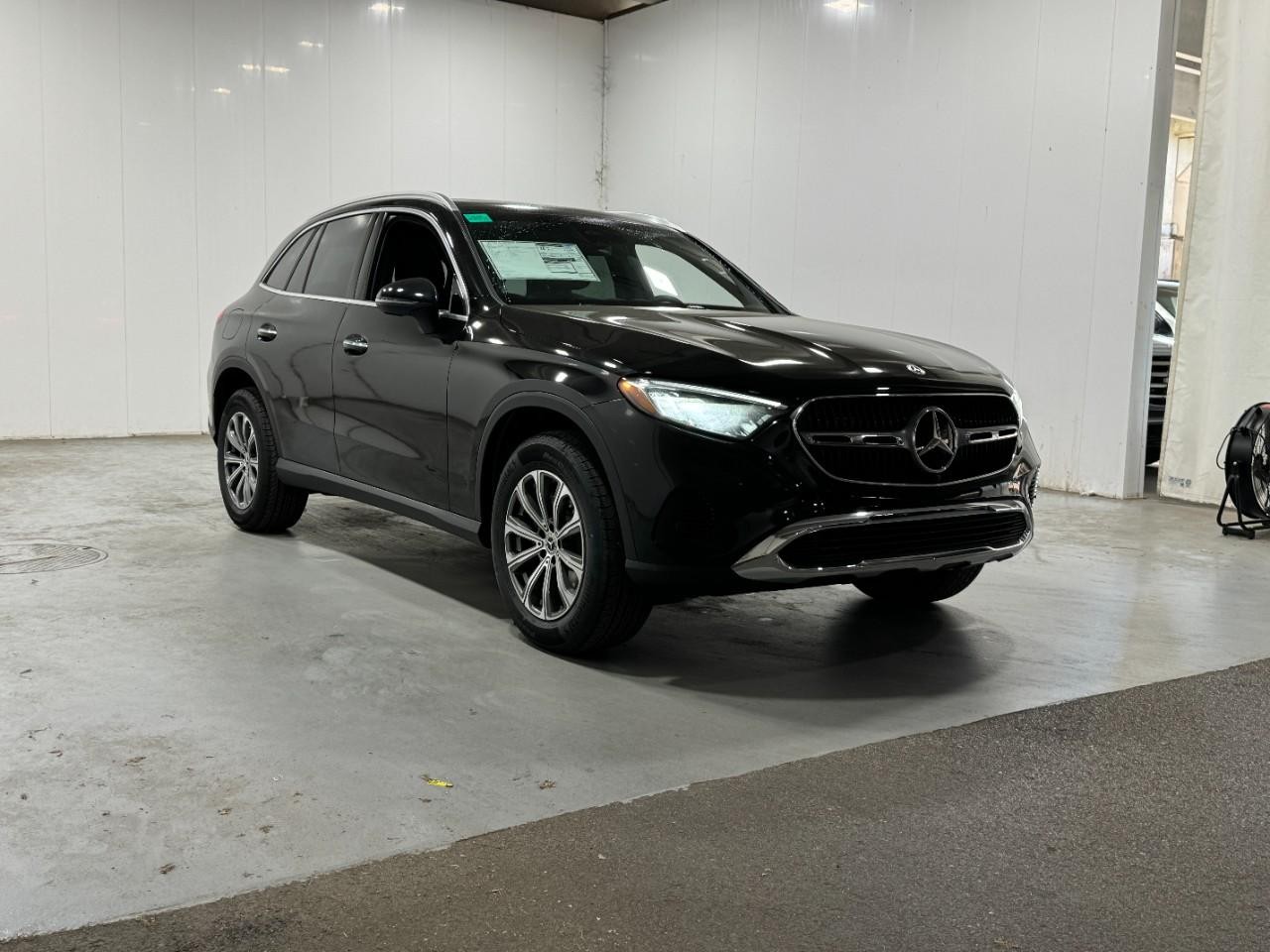 Mercedes-Benz GLC Vehicle Full-screen Gallery Image 6