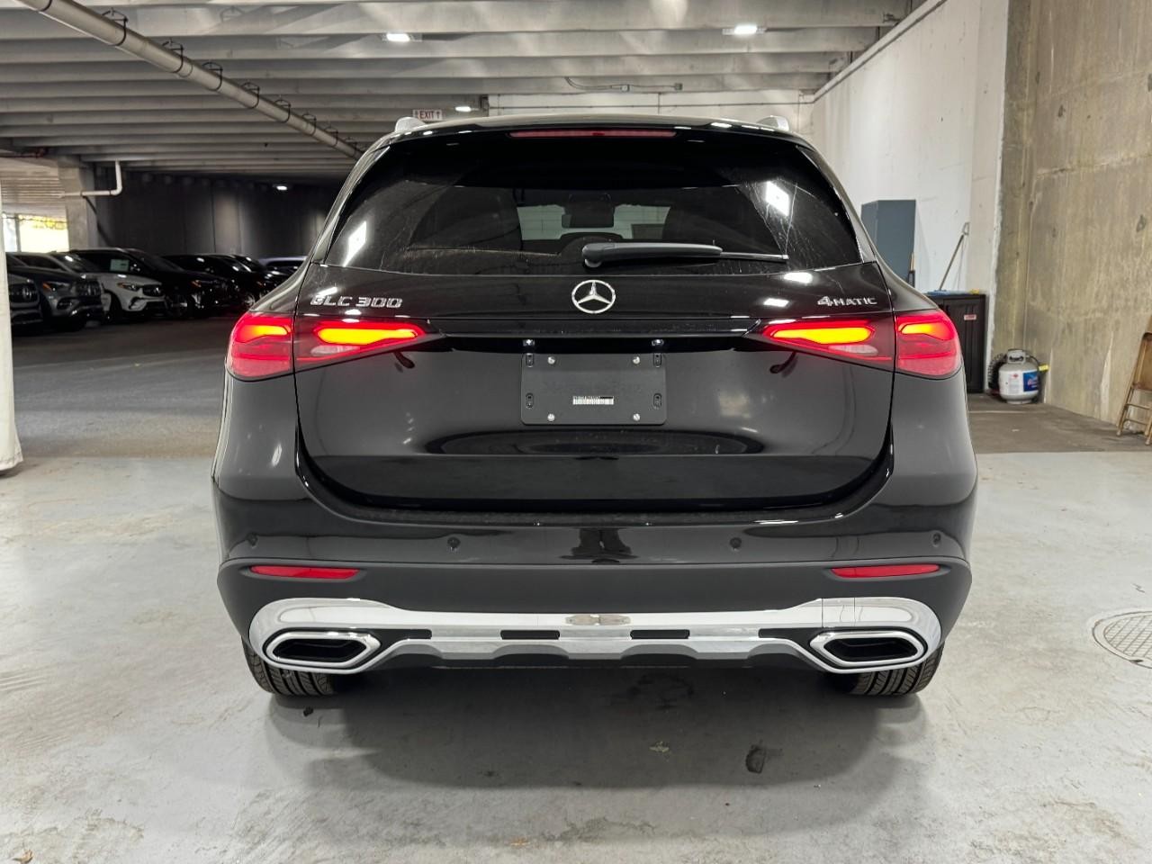 Mercedes-Benz GLC Vehicle Full-screen Gallery Image 9