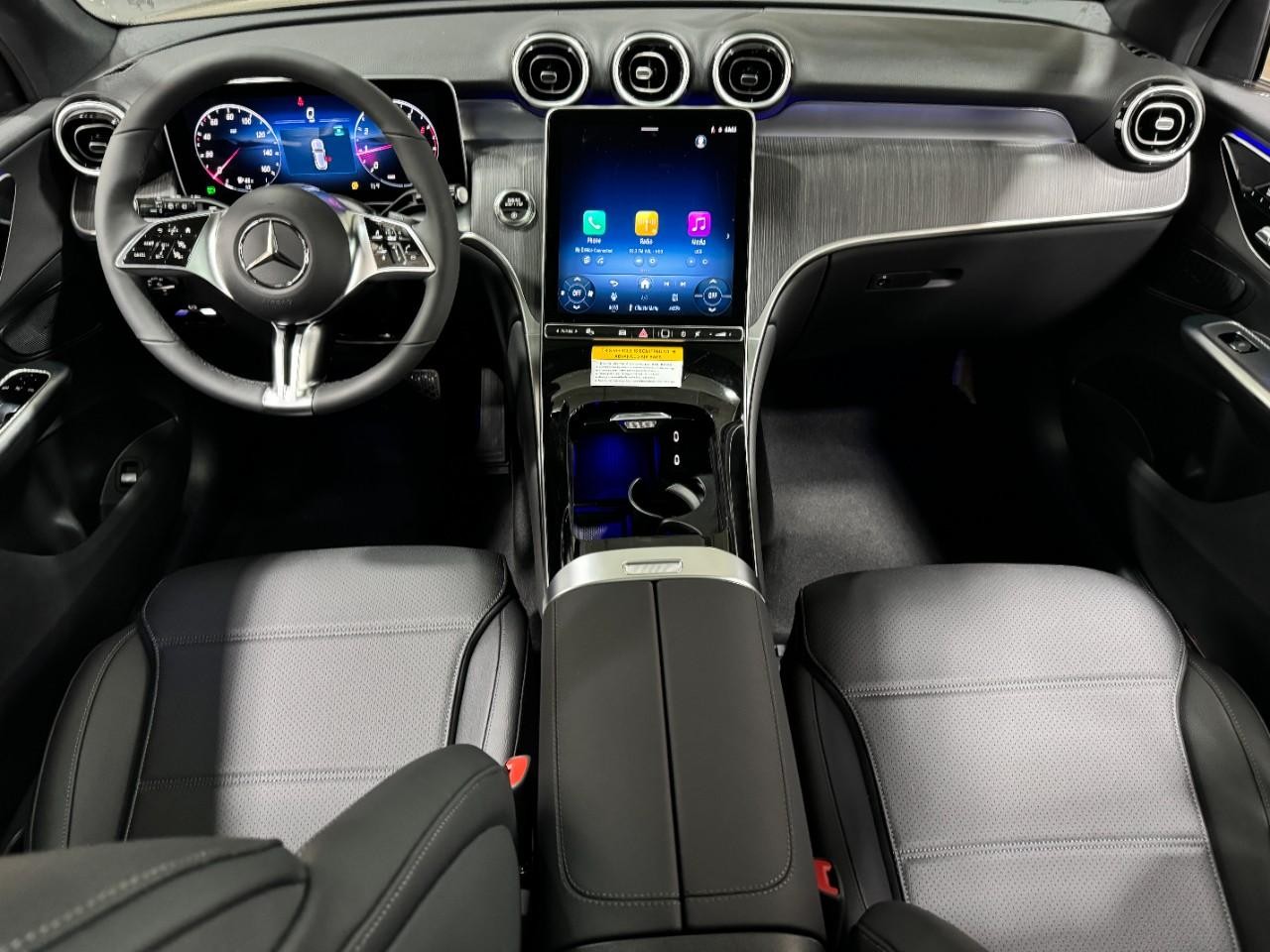 Mercedes-Benz GLC Vehicle Full-screen Gallery Image 12