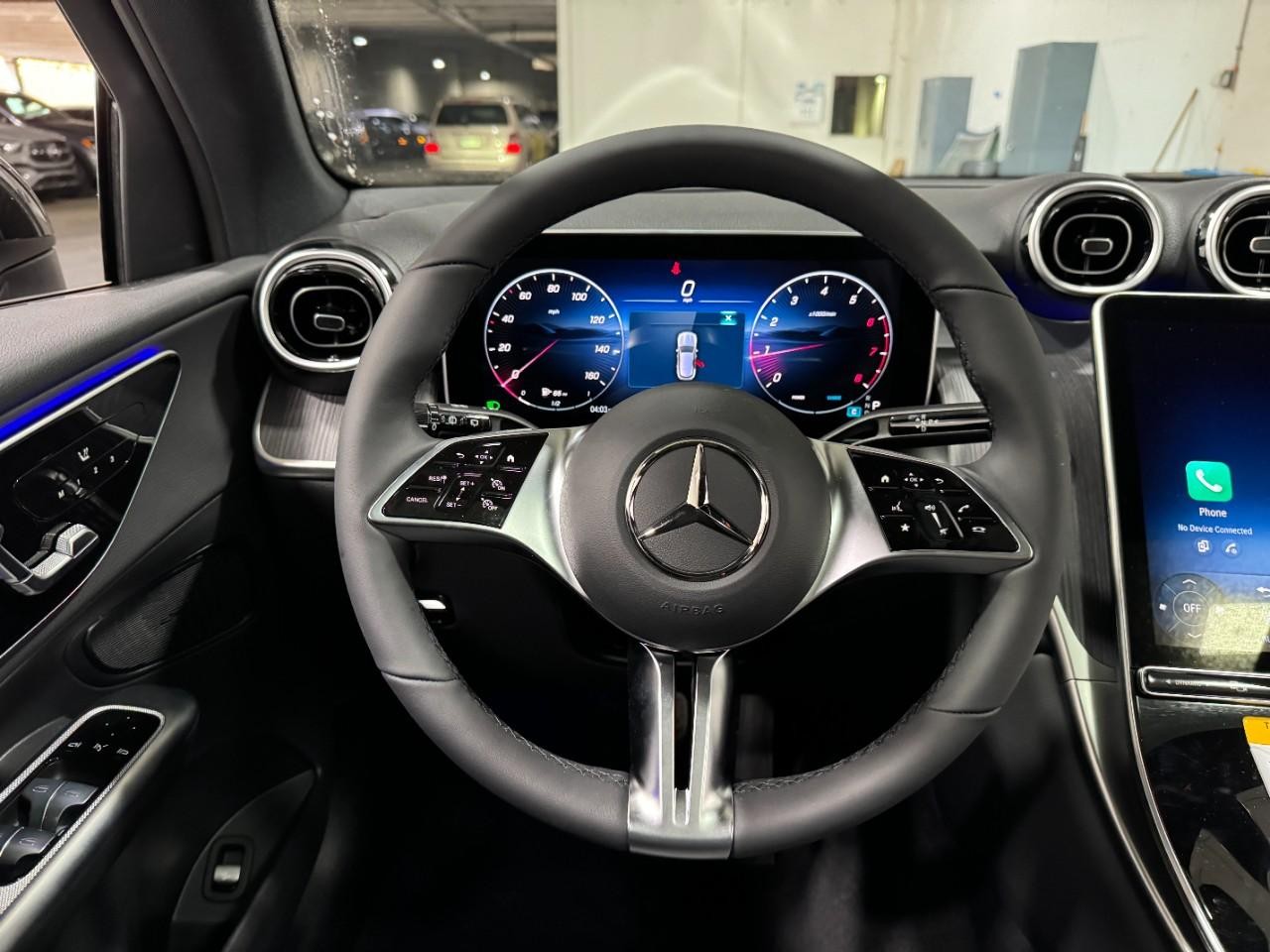 Mercedes-Benz GLC Vehicle Full-screen Gallery Image 13
