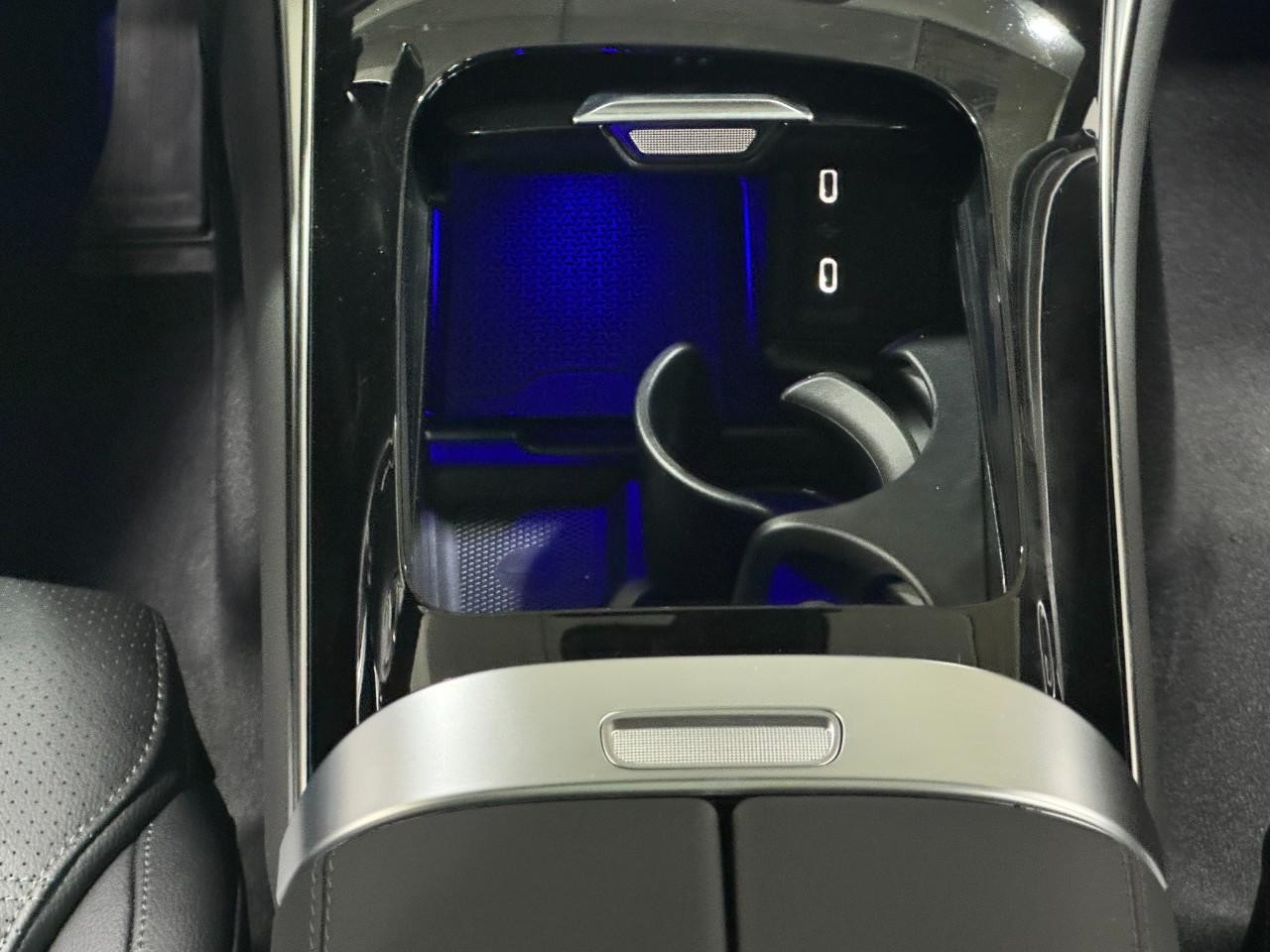 Mercedes-Benz GLC Vehicle Full-screen Gallery Image 15