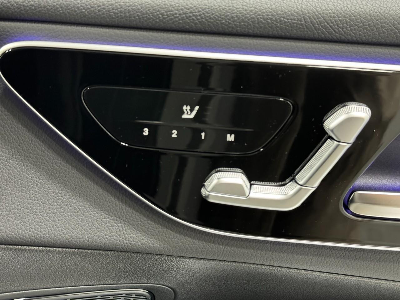 Mercedes-Benz GLC Vehicle Full-screen Gallery Image 20