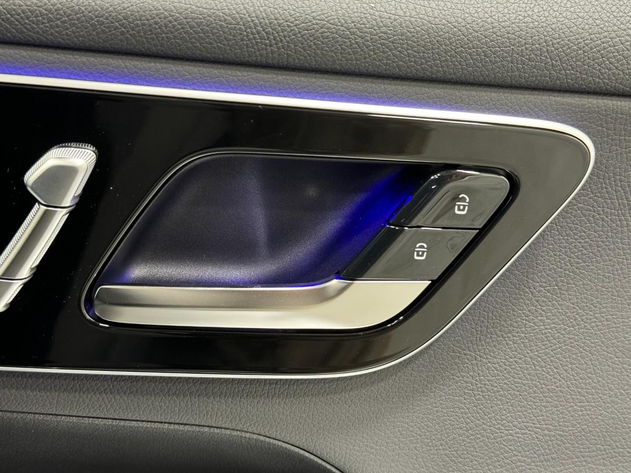 Mercedes-Benz GLC Vehicle Full-screen Gallery Image 21