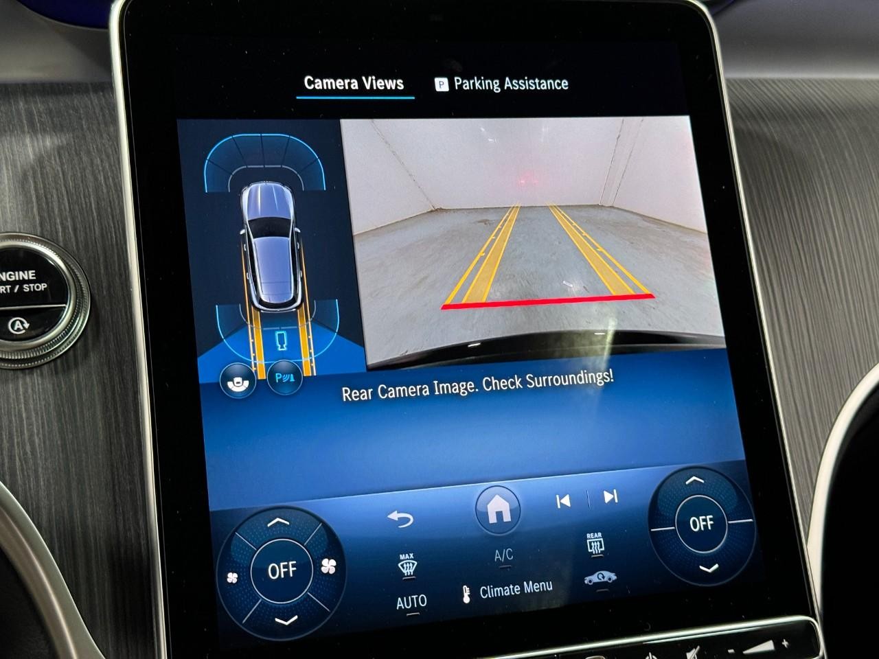 Mercedes-Benz GLC Vehicle Full-screen Gallery Image 35