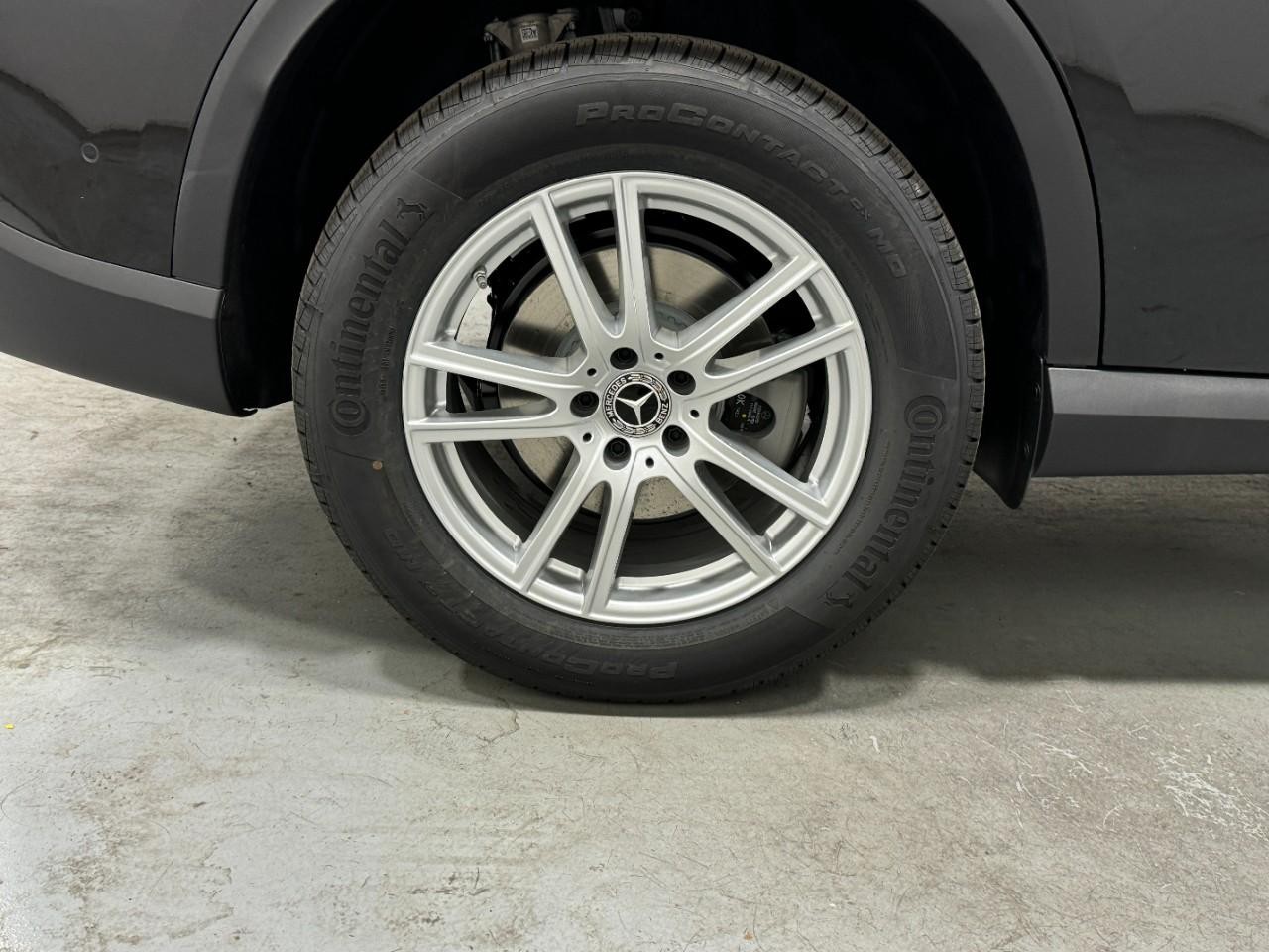 Mercedes-Benz GLC Vehicle Full-screen Gallery Image 5