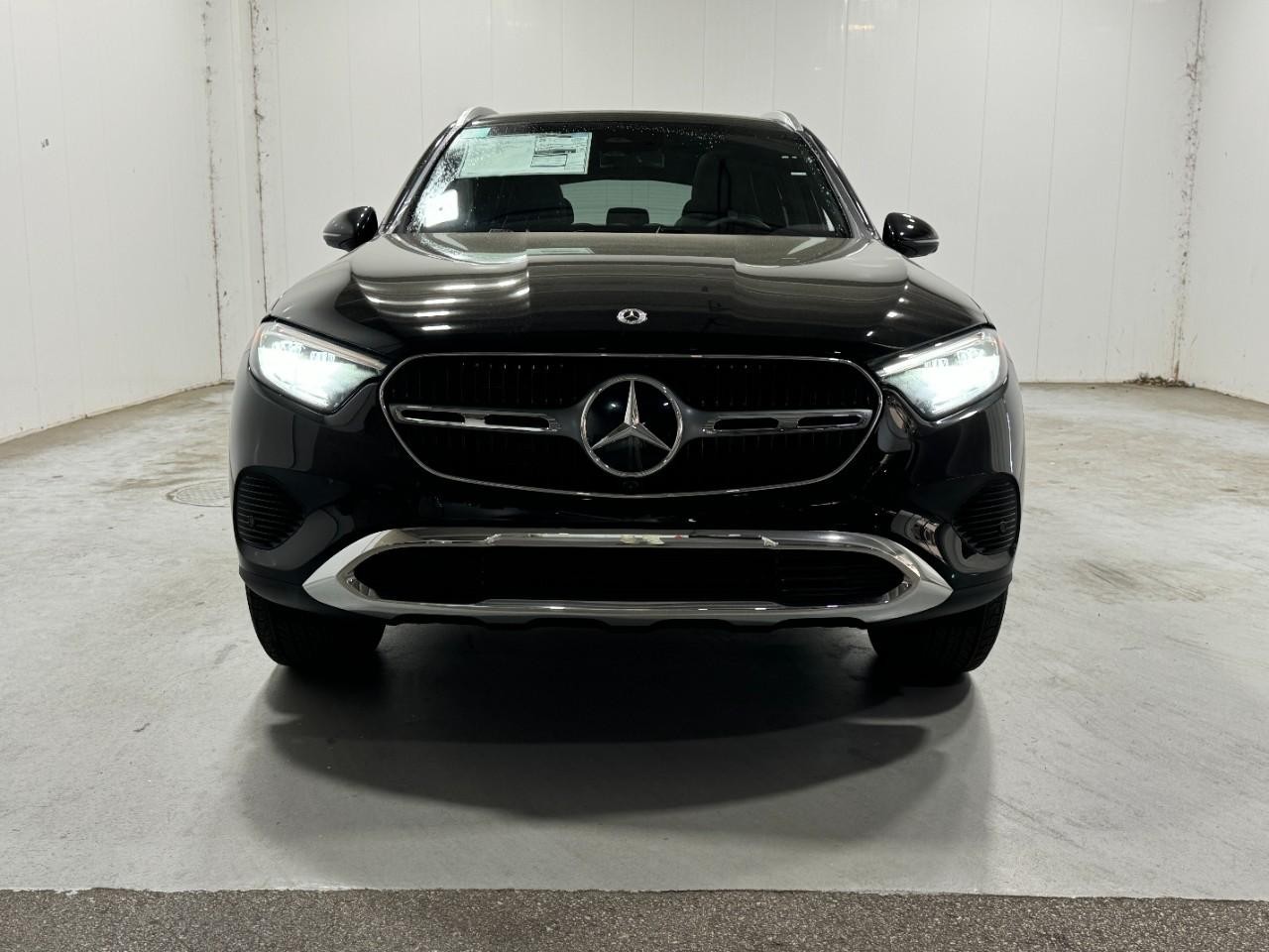 Mercedes-Benz GLC Vehicle Full-screen Gallery Image 7
