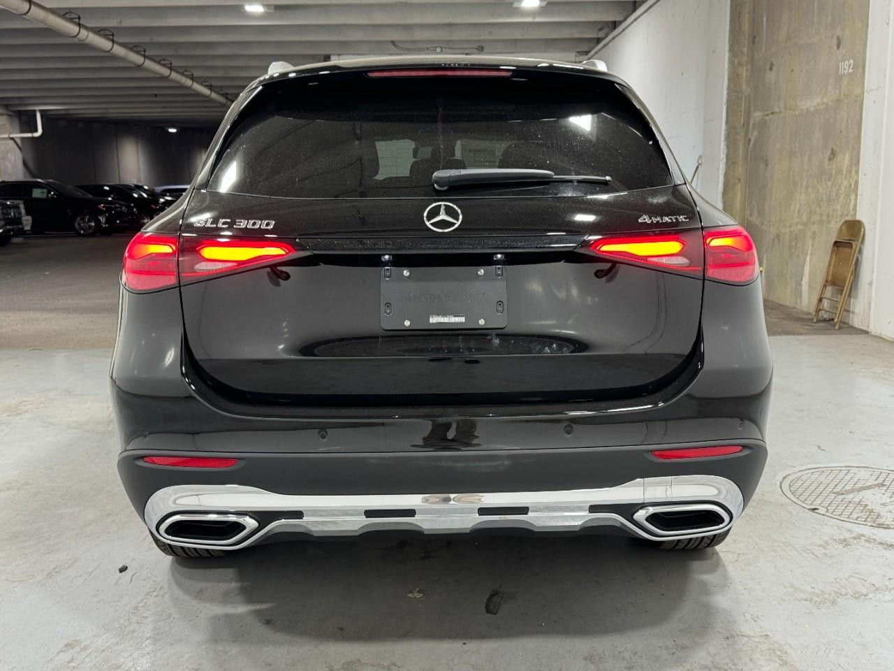 Mercedes-Benz GLC Vehicle Full-screen Gallery Image 9