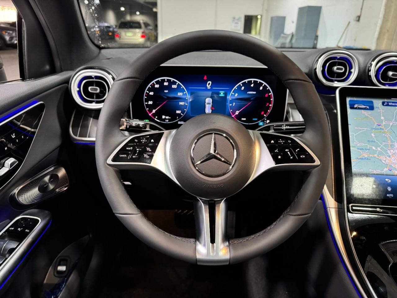 Mercedes-Benz GLC Vehicle Full-screen Gallery Image 13