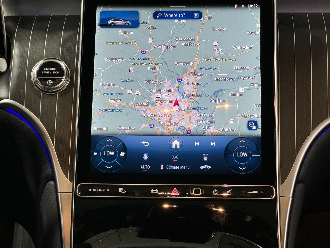 Mercedes-Benz GLC Vehicle Full-screen Gallery Image 14