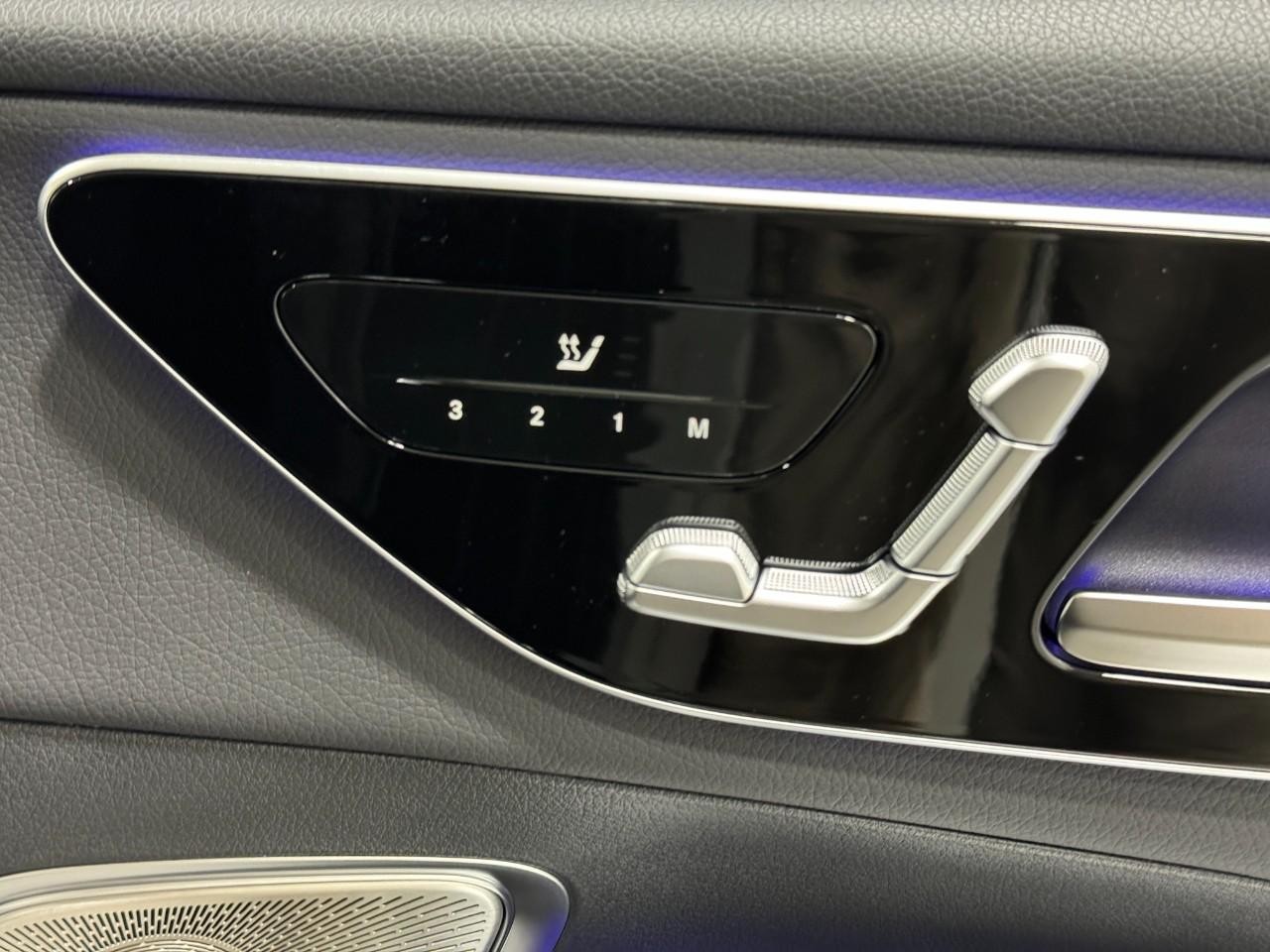 Mercedes-Benz GLC Vehicle Full-screen Gallery Image 20