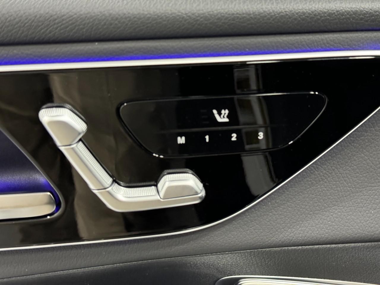 Mercedes-Benz GLC Vehicle Full-screen Gallery Image 23