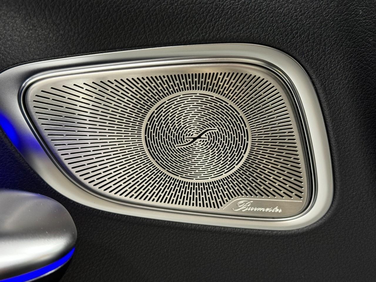 Mercedes-Benz GLC Vehicle Full-screen Gallery Image 26