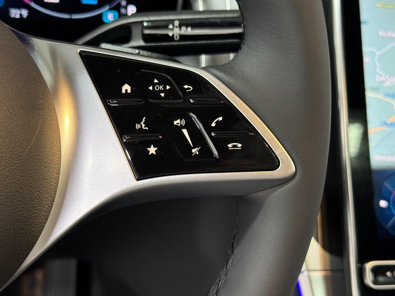 Mercedes-Benz GLC Vehicle Full-screen Gallery Image 33