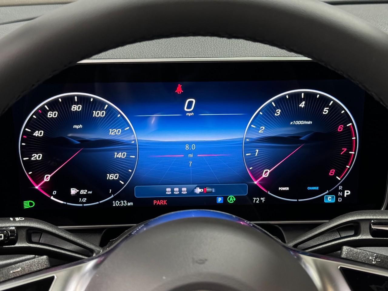 Mercedes-Benz GLC Vehicle Full-screen Gallery Image 34